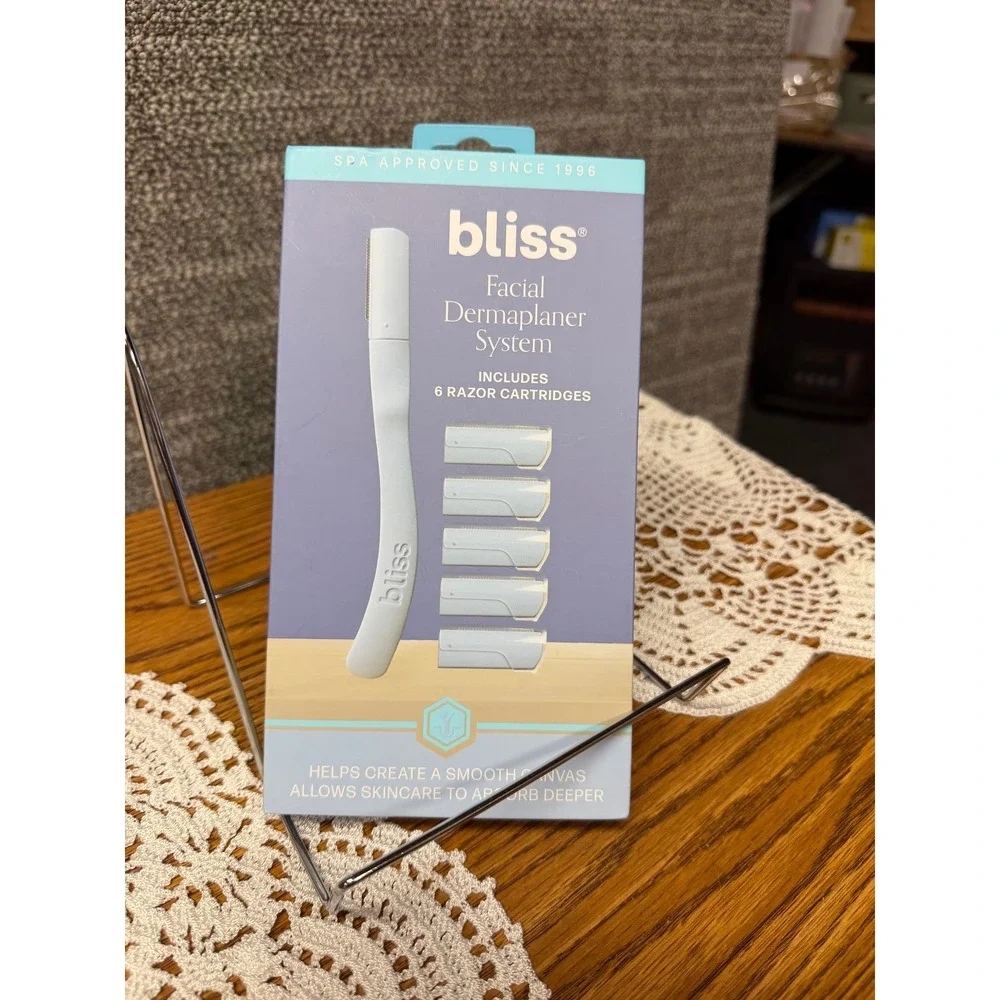 Bliss Facial Dermaplaner System with 6 Razor Cartridges Blue Exfoliating Tool
